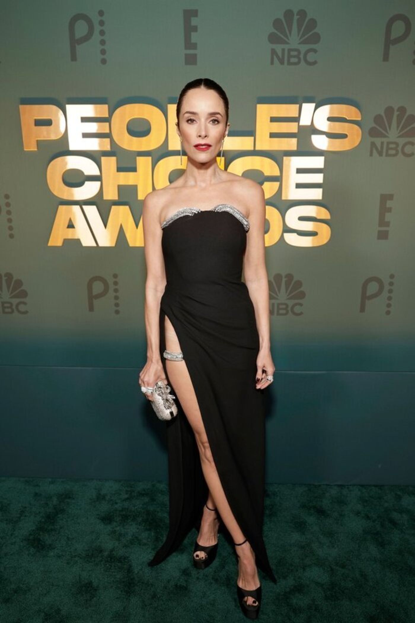 Photos: Inside the People's Choice Awards With Rachel Zegler, Halle Bailey & More  Image