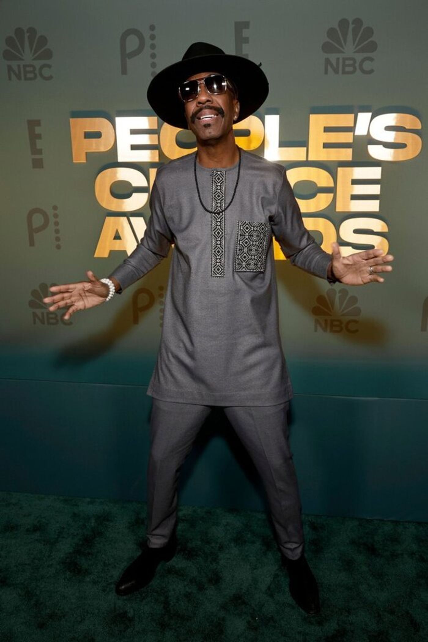 Photos: Inside the People's Choice Awards With Rachel Zegler, Halle Bailey & More  Image