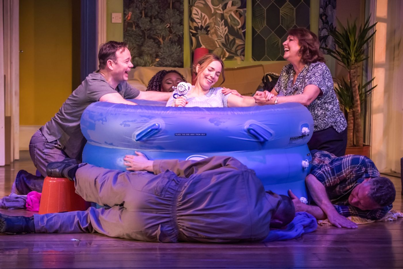 Photos: First Look at ONE LAST PUSH at Salisbury Playhouse Photos: First Look at ONE LAST PUSH at Salisbury Playhouse Image