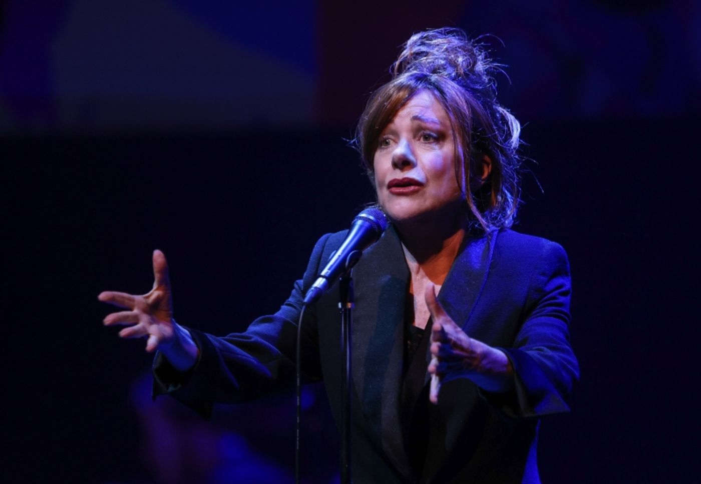 REVIEW: Guest Reviewer Hamavand Engineer Shares His Thoughts On BERNADETTE ROBINSON DIVAS  Image