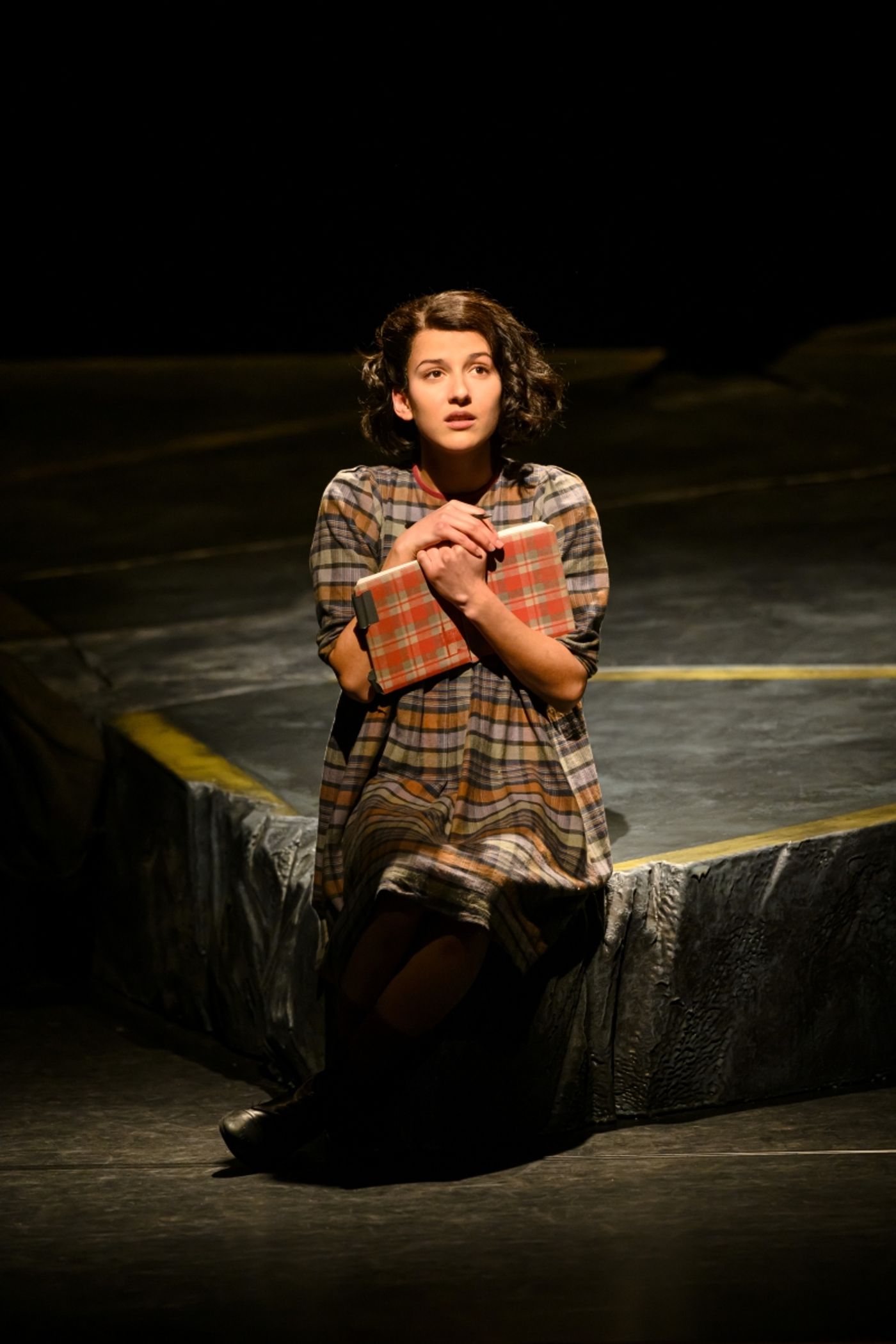 Review: JE ANNE – An Intimate yet Slightly Tedious Portrait of Anne Frank ⭐️⭐️⭐️ at Schouwburg Amstelveen  Image