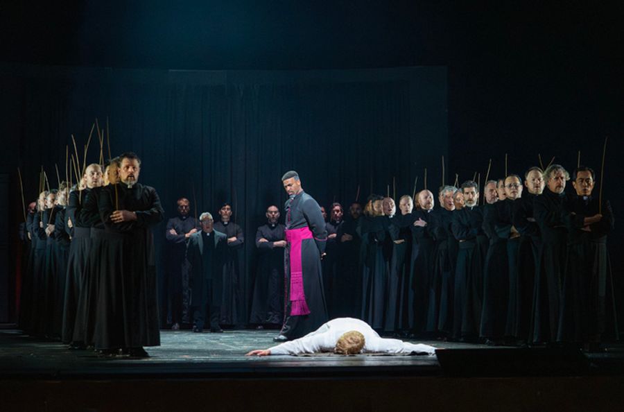 Reviews/Photos: Critics Sound Off On The Met Opera's LA FORZA DEL DESTINO Image