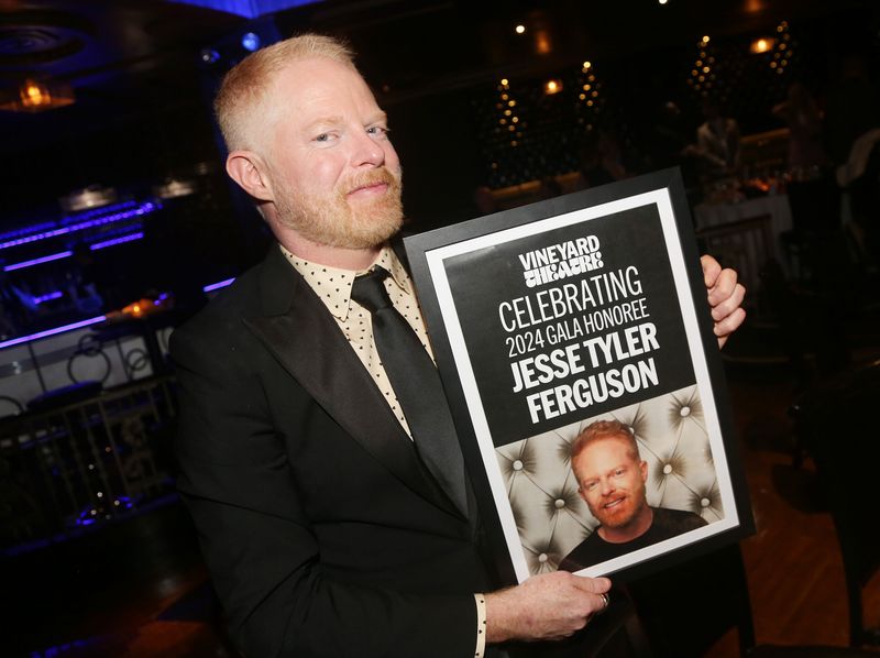Photos: Vineyard Theatre's Annual Gala Honors Jesse Tyler Ferguson — photo 99 of 100