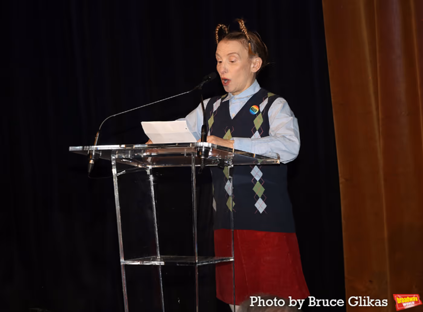 Photos: Vineyard Theatre's Annual Gala Honors Jesse Tyler Ferguson  Image