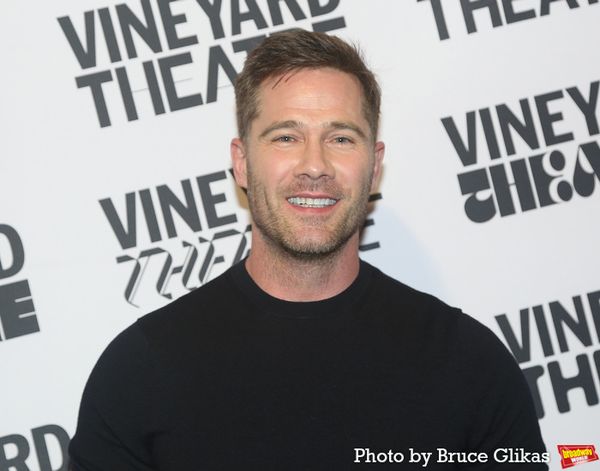 Luke Macfarlane Photo