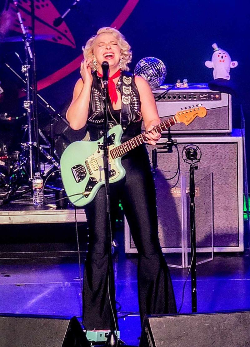Review: SAMANTHA FISH FEAT. JESSE DAYTON at The Hall  Image