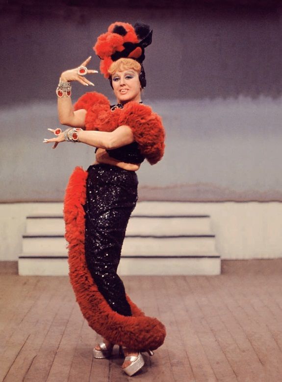 Paying Homage to Virginia Lane, the Mythical Star of Brazilian Revue Theater, A VEDETE DO BRASIL Opens in Sao Paulo  Image