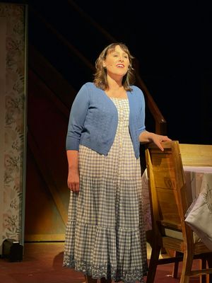 Robin De Lano @ BroadwayWorld Robin De Lano Photo