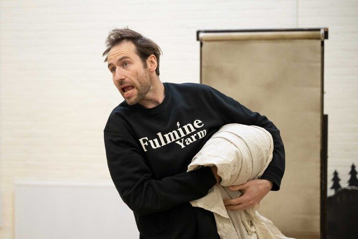 Photos: First Look at New UK Tour of THE 39 STEPS in Rehearsal — photo 4 of 15