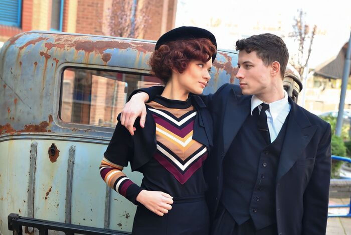 Photos: BONNIE & CLYDE Cast Pose With a Vintage 1929 Ford Model A Saloon  Image