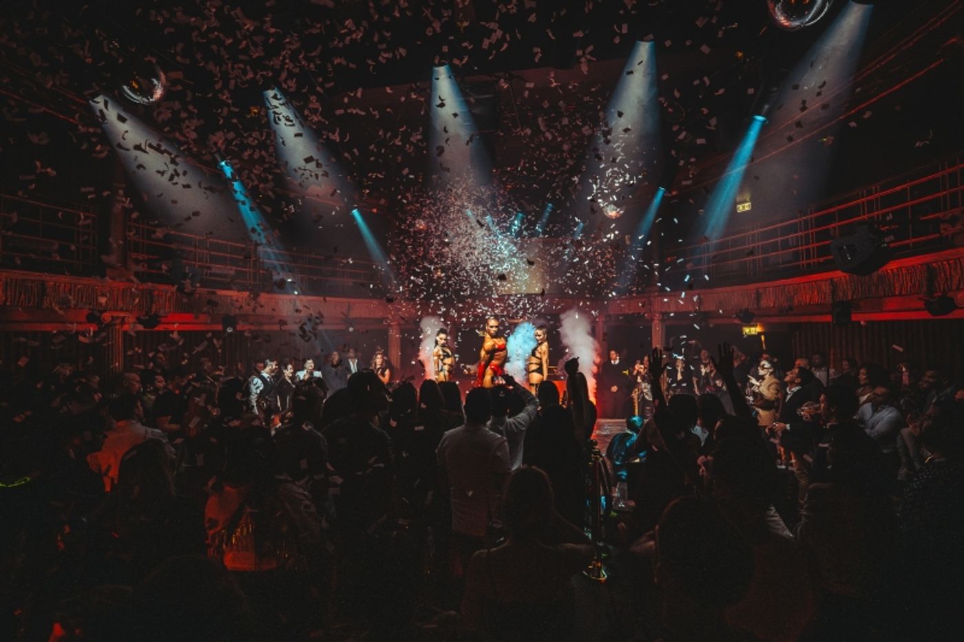 Review: BESOS, BEATS AND BEAUTIES, Lio London  Image