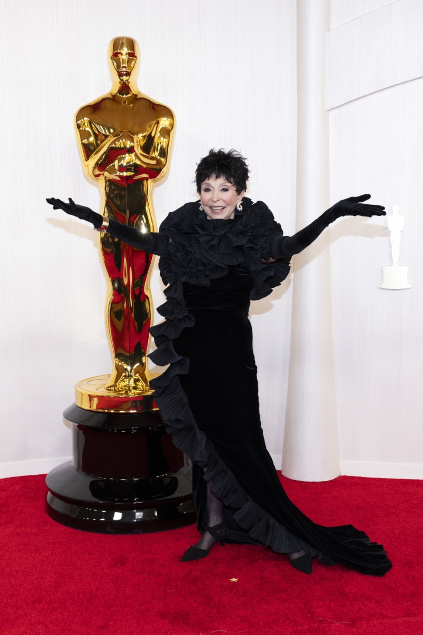 Photo: Rita Moreno Honors Chita Rivera on The Oscars Red Carpet  Image
