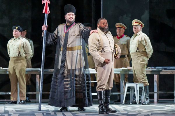 Önay Köse, Russell Thomas, and The Company of AIDA Photo