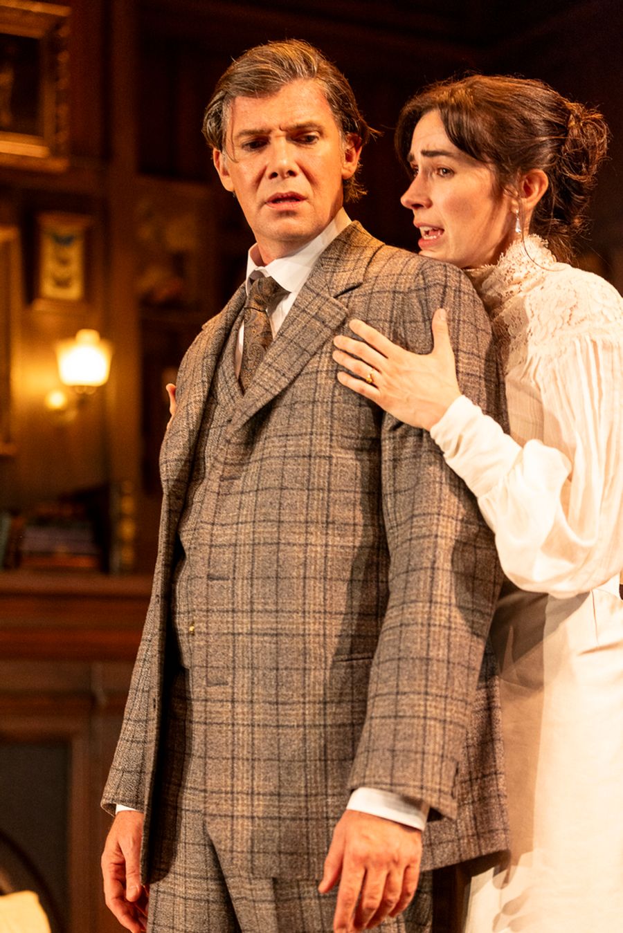 Review: GASLIGHT at Comedy Theatre Image