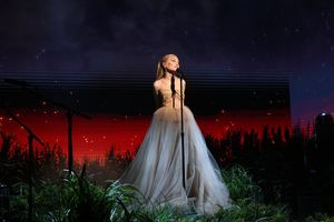 Ariana Grande performs "imperfect for you" @ BroadwayWorld Ariana Grande performs "imperfect for you" Photo