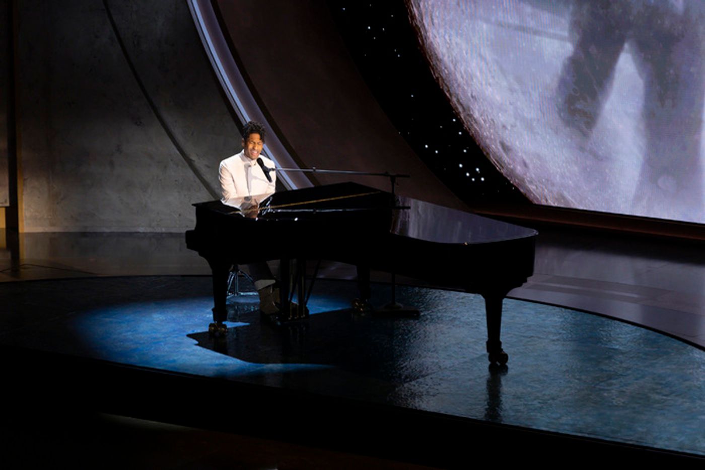 Photos: Inside the Oscars With Emma Stone, Michelle Yeoh & More  Image