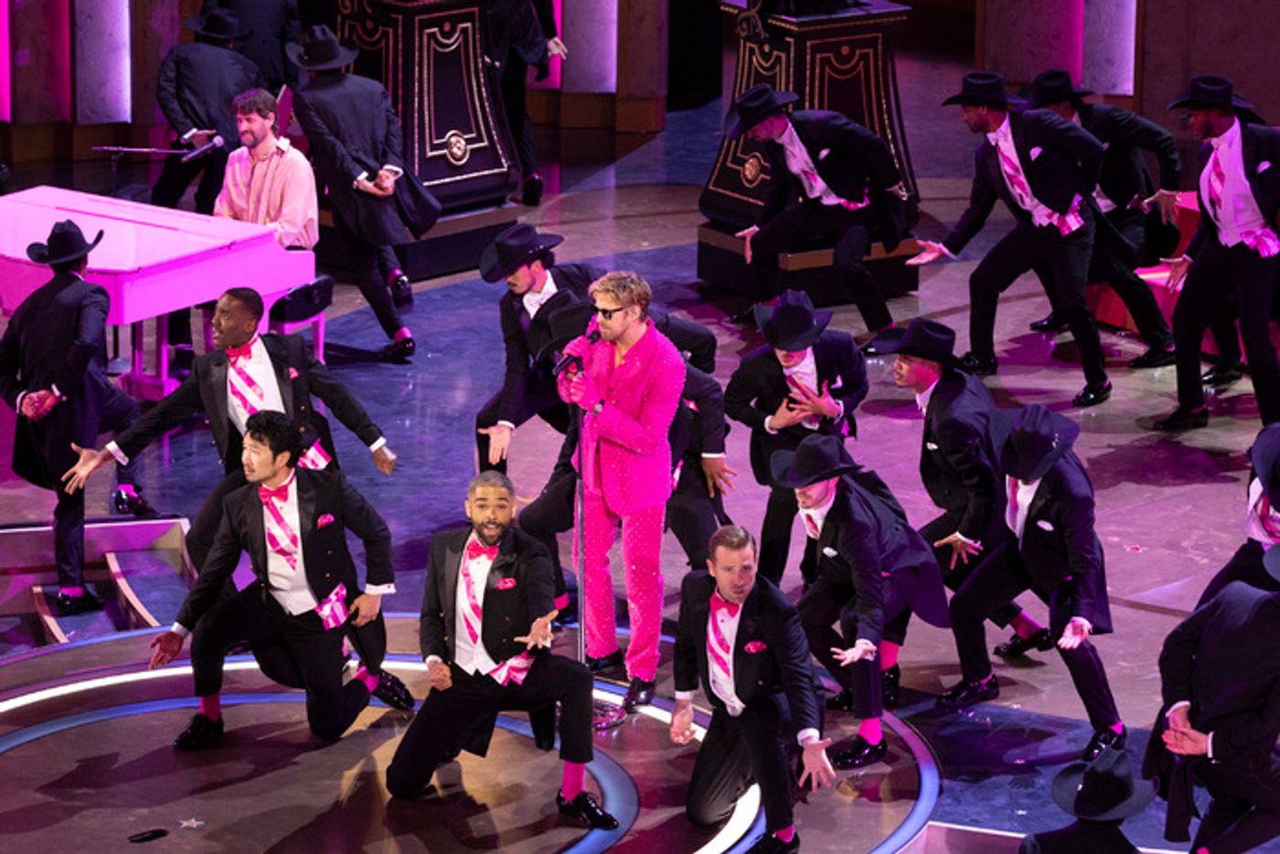 Photos: Inside the Oscars With Emma Stone, Michelle Yeoh & More  Image