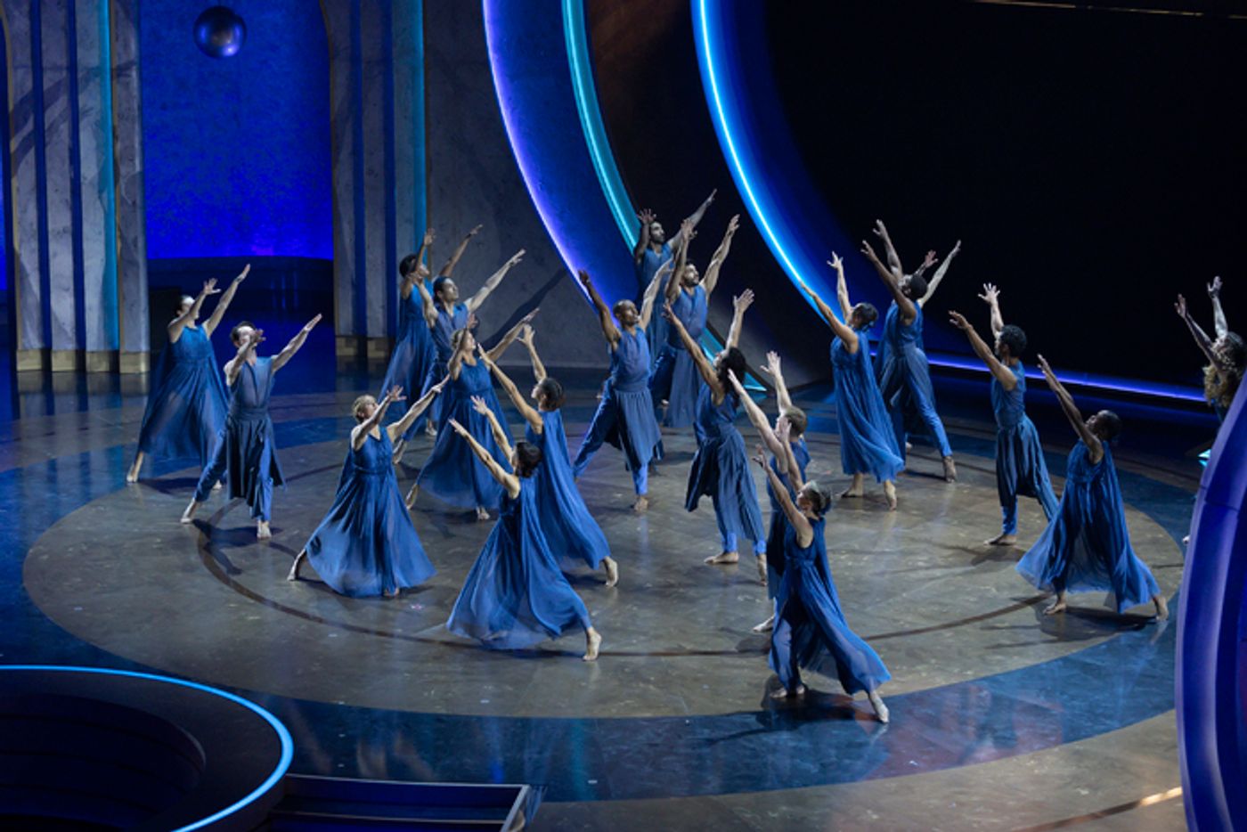 Photos: Inside the Oscars With Emma Stone, Michelle Yeoh & More  Image