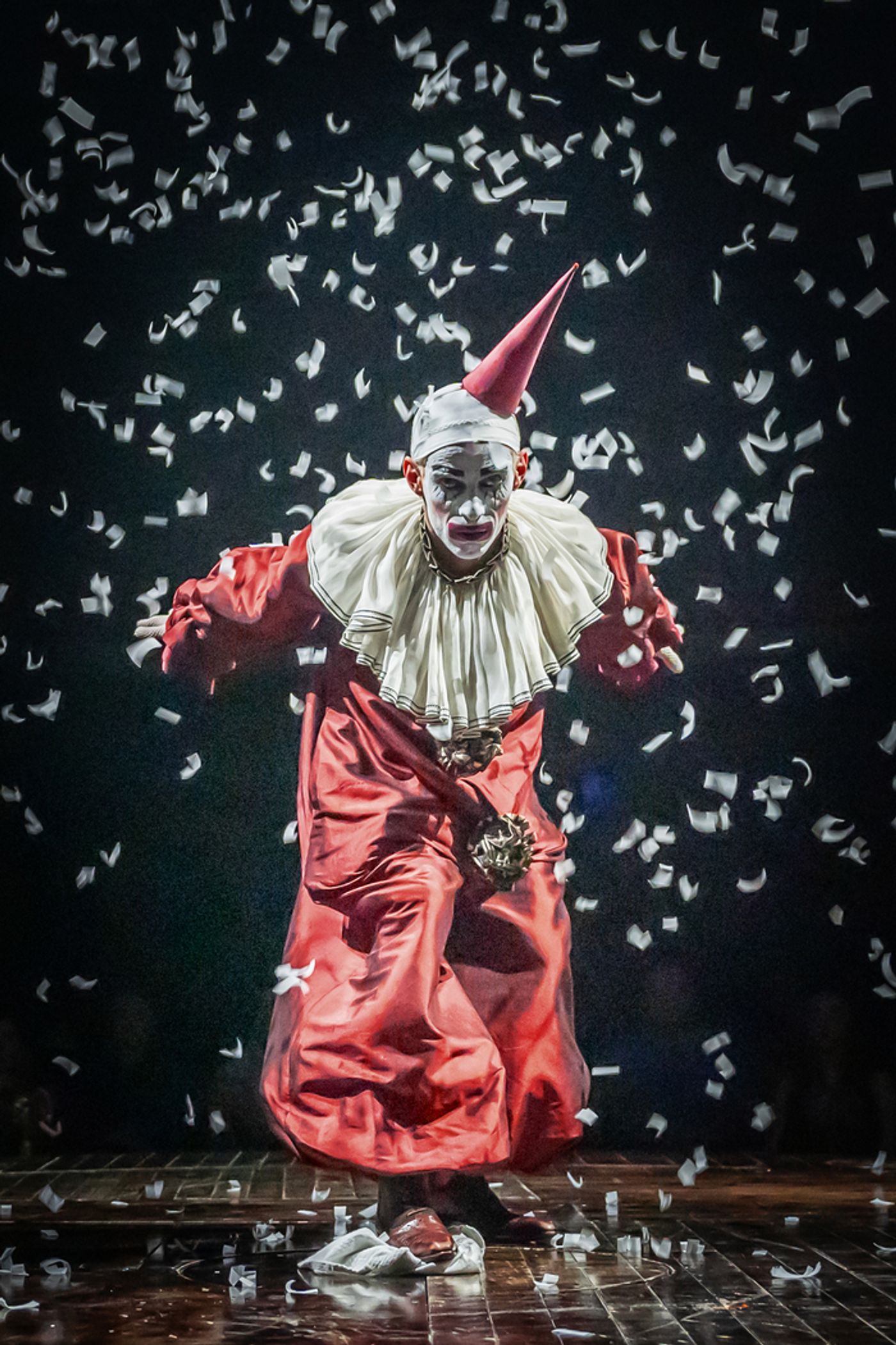 Photos: First Look at Cara Delevingne, Luke Treadaway & Michael Ahomka-Lindsay in CABARET  Image