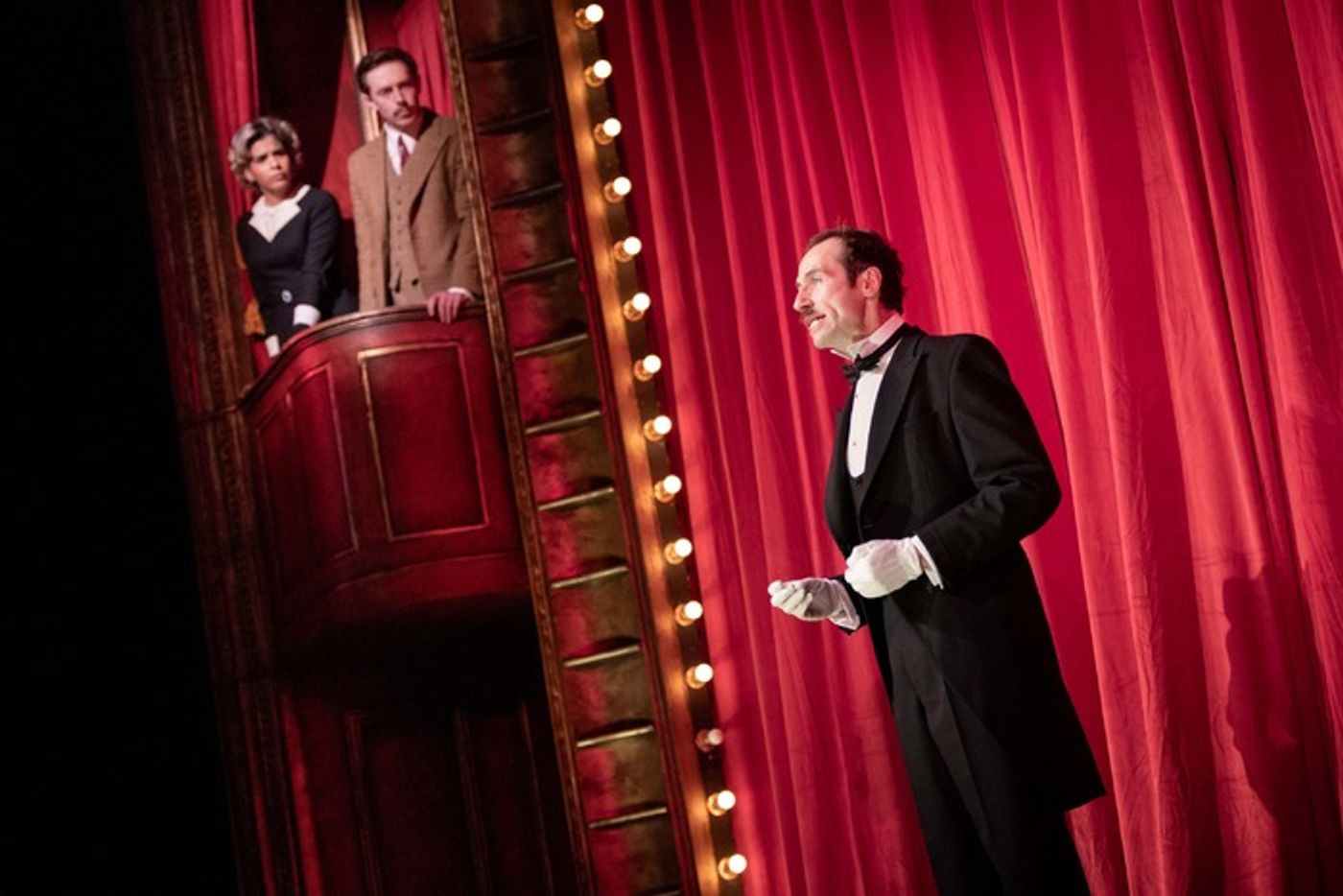 Photos: First Look at the UK Tour of THE 39 STEPS  Image