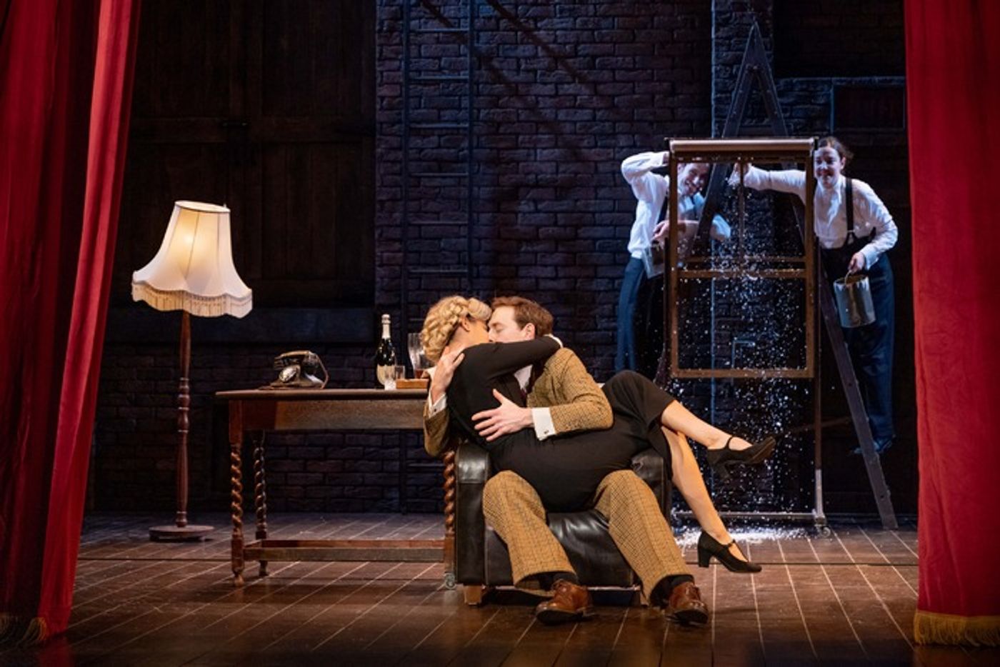 Photos: First Look at the UK Tour of THE 39 STEPS  Image