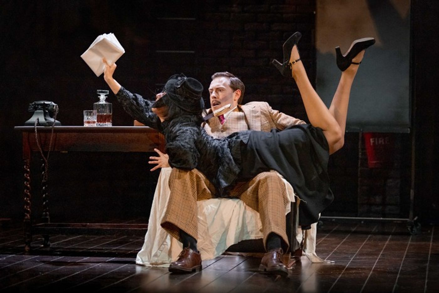 Photos: First Look at the UK Tour of THE 39 STEPS  Image