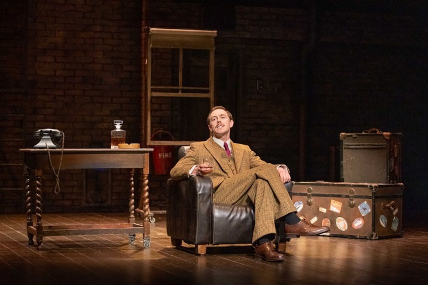 Photos: First Look at the UK Tour of THE 39 STEPS  Image