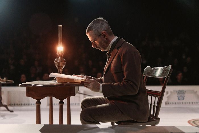 Photos: Get a First Look at AN ENEMY OF THE PEOPLE on Broadway — photo 2 of 7