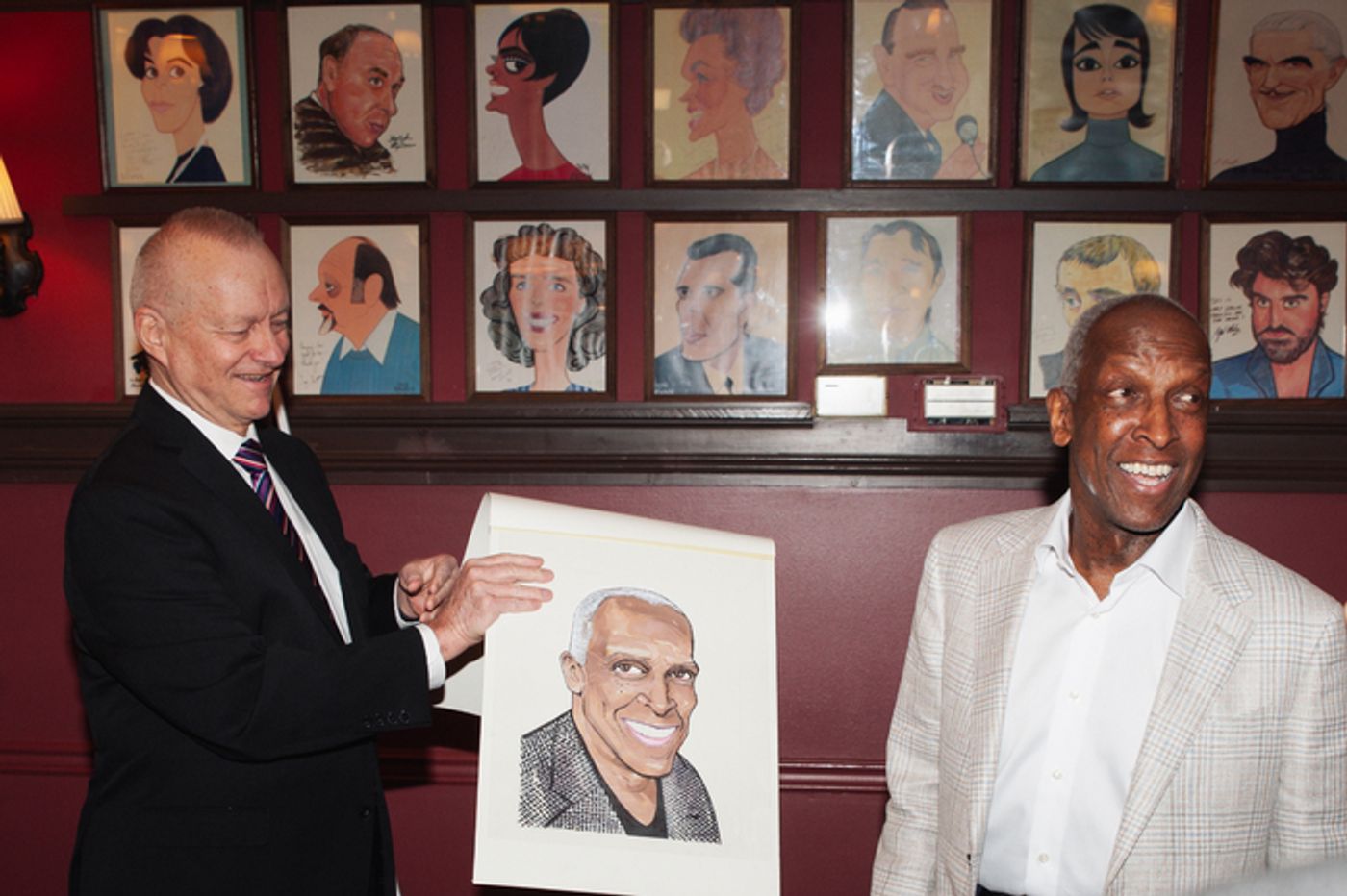 Photos: THE NOTEBOOK's Dorian Harewood Receives Portrait at Sardi's  Image