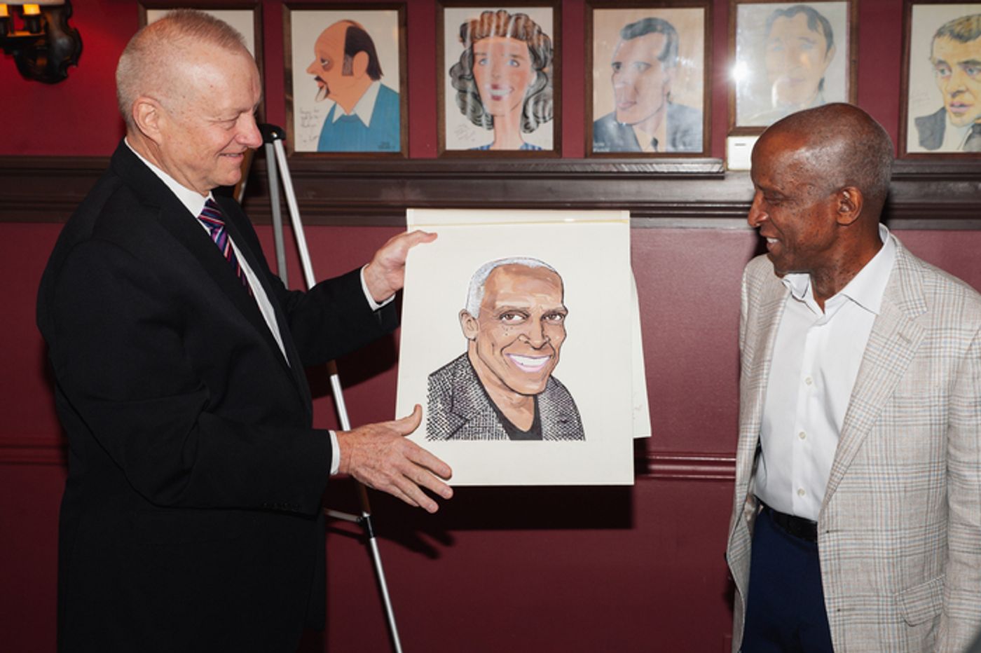 Photos: THE NOTEBOOK's Dorian Harewood Receives Portrait at Sardi's  Image