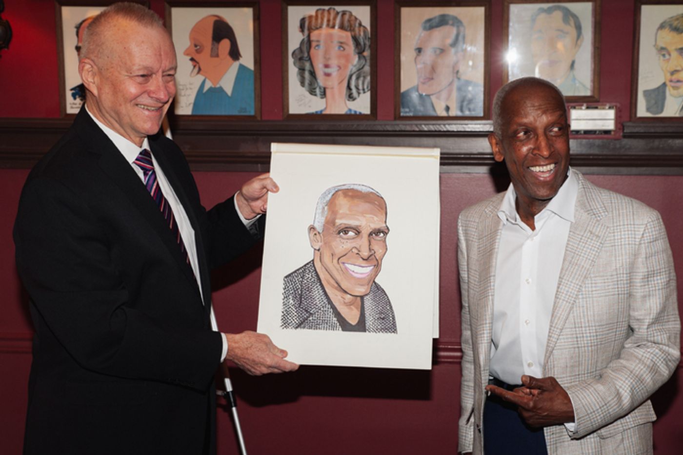 Photos: THE NOTEBOOK's Dorian Harewood Receives Portrait at Sardi's  Image