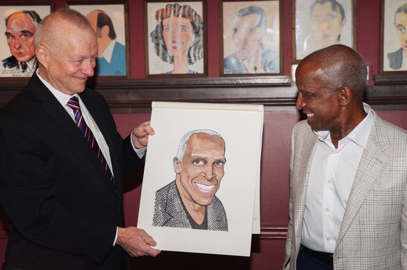 Photos: THE NOTEBOOK's Dorian Harewood Receives Portrait at Sardi's  Image