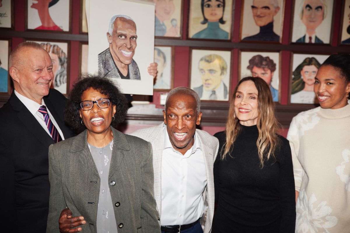 Dorian Harewood at Photos: THE NOTEBOOK's Dorian Harewood Receives Portrait at Sardi's