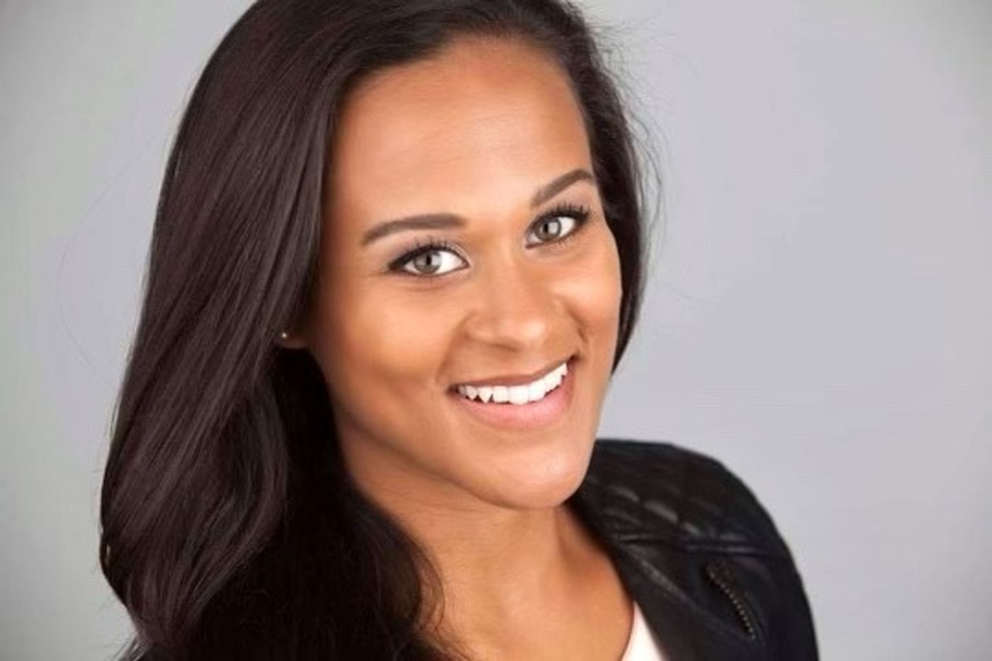 Julia Nicole Hunter Comes Home to Tennessee, Playing Grace Farrell in ANNIE  Image