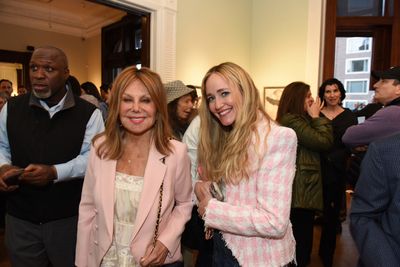 Actor Marlo Thomas and artist Libby Klein. Photo