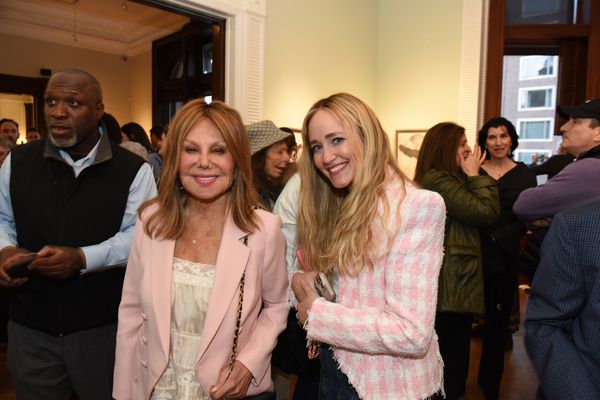 Actor Marlo Thomas and artist Libby Klein. Photo