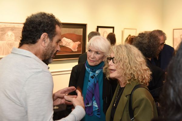 Actors Tony Shalhoub and Ellen Burstyn catch up. Photo