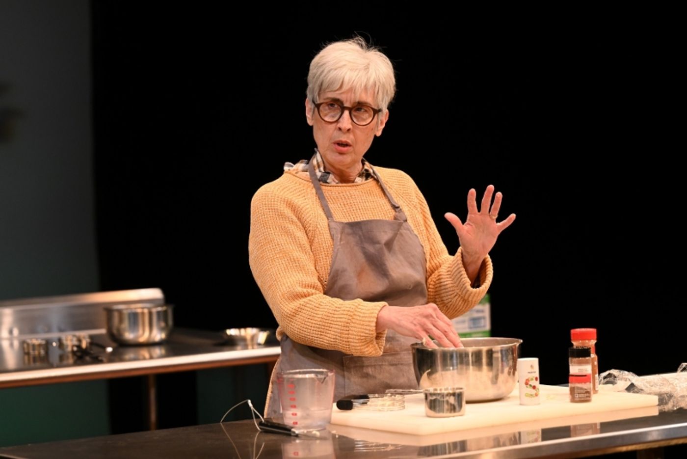 Review: APPLES IN WINTER at Gremlin Theatre  Image