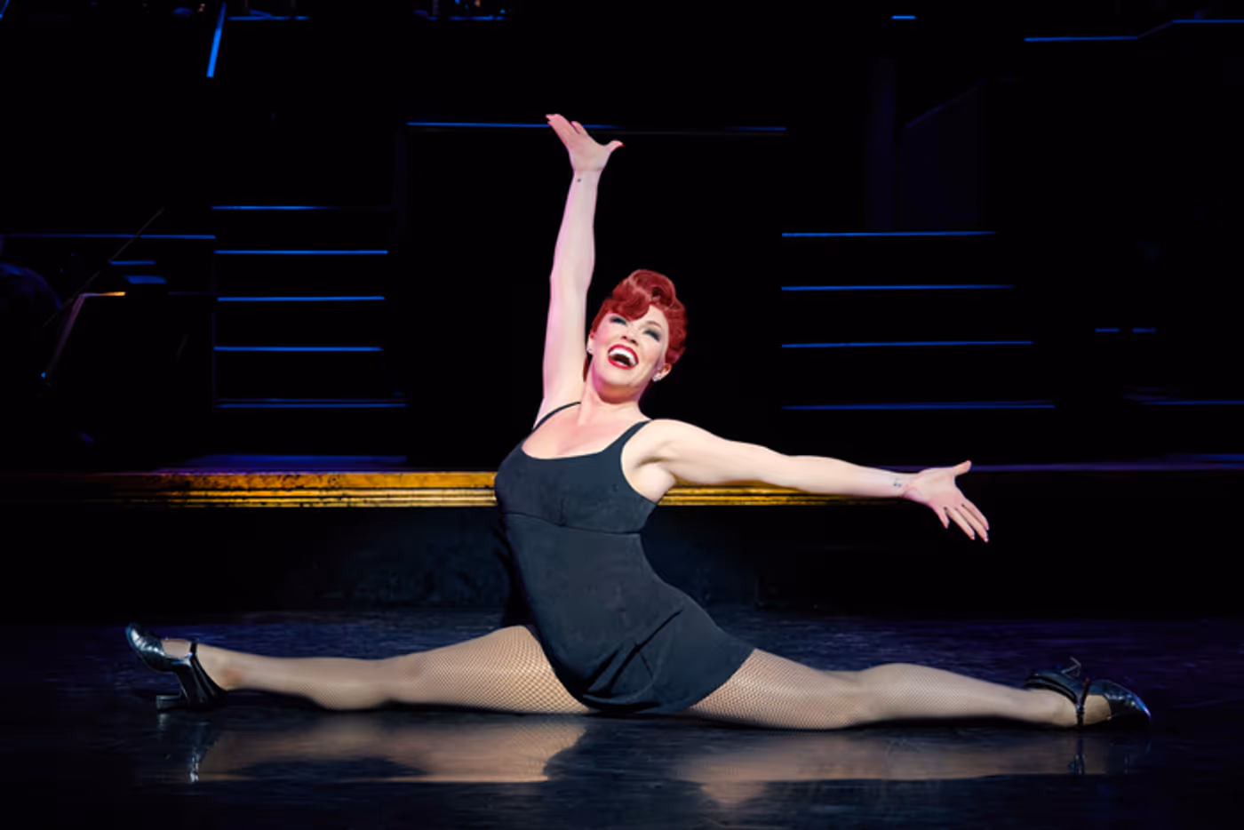 Photos: First Look at Robyn Hurder as Velma Kelly in Chicago  Image