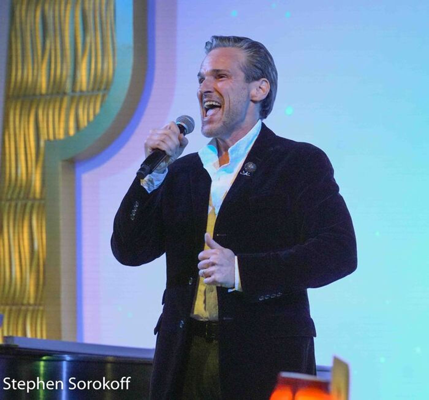 Photos: Hugh Panaro Kicks Off Easter Weekend at The Wick  Image