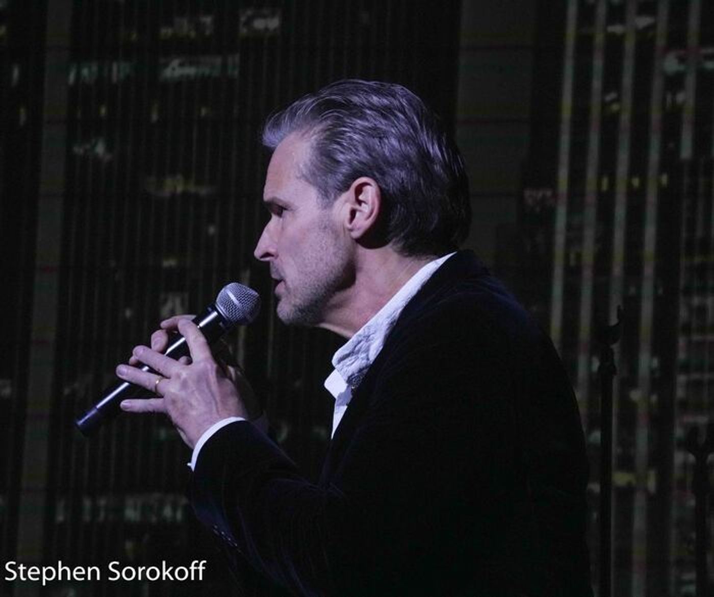 Photos: Hugh Panaro Kicks Off Easter Weekend at The Wick  Image