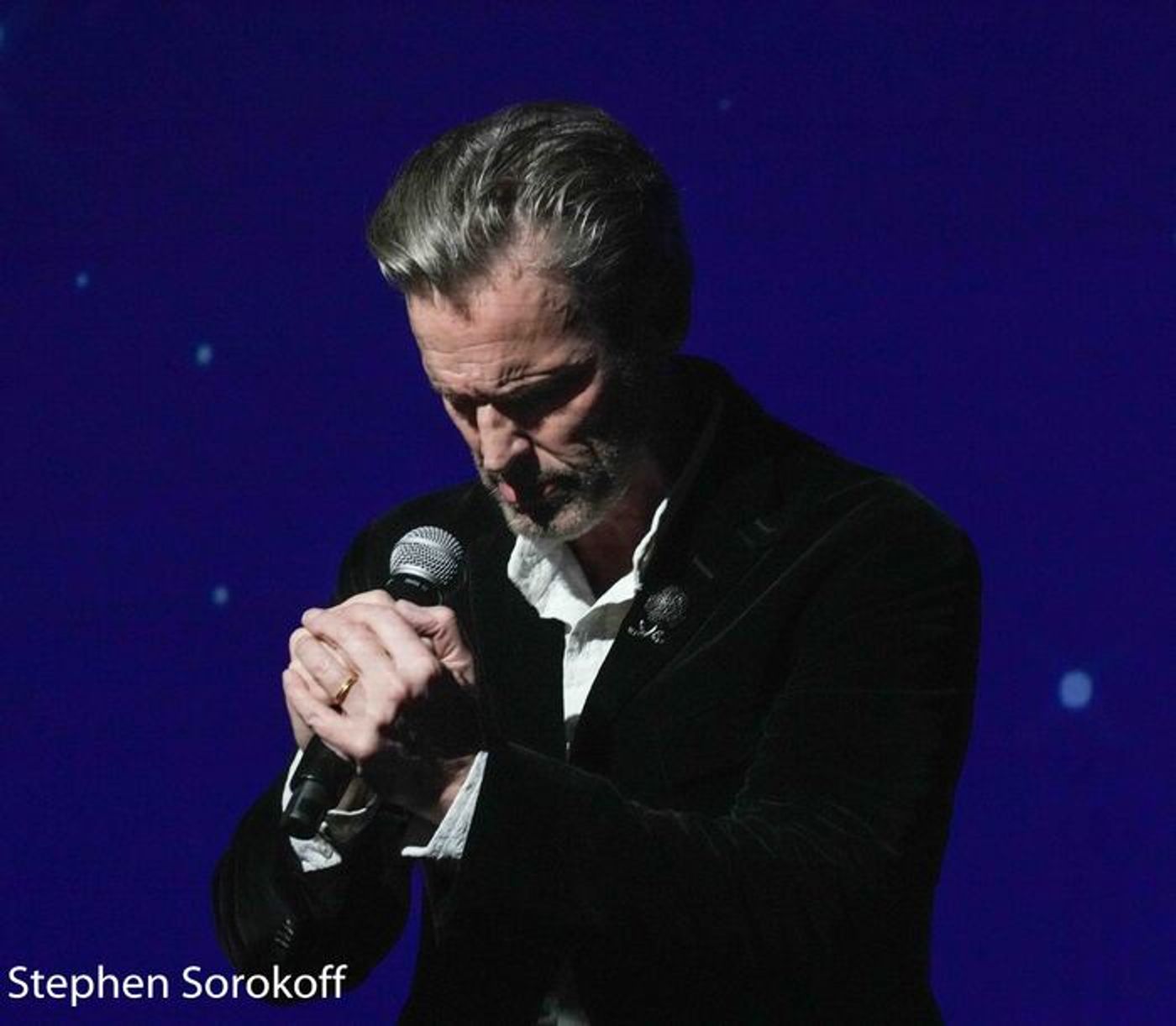 Photos: Hugh Panaro Kicks Off Easter Weekend at The Wick  Image