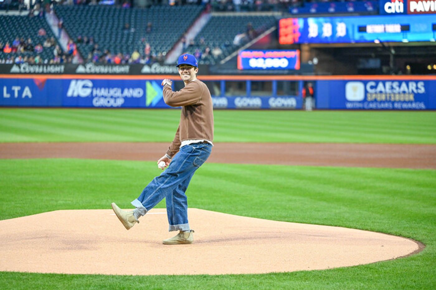 Photos: Grant Gustin Throws First Pitch at Mets vs. Tigers Game  Image