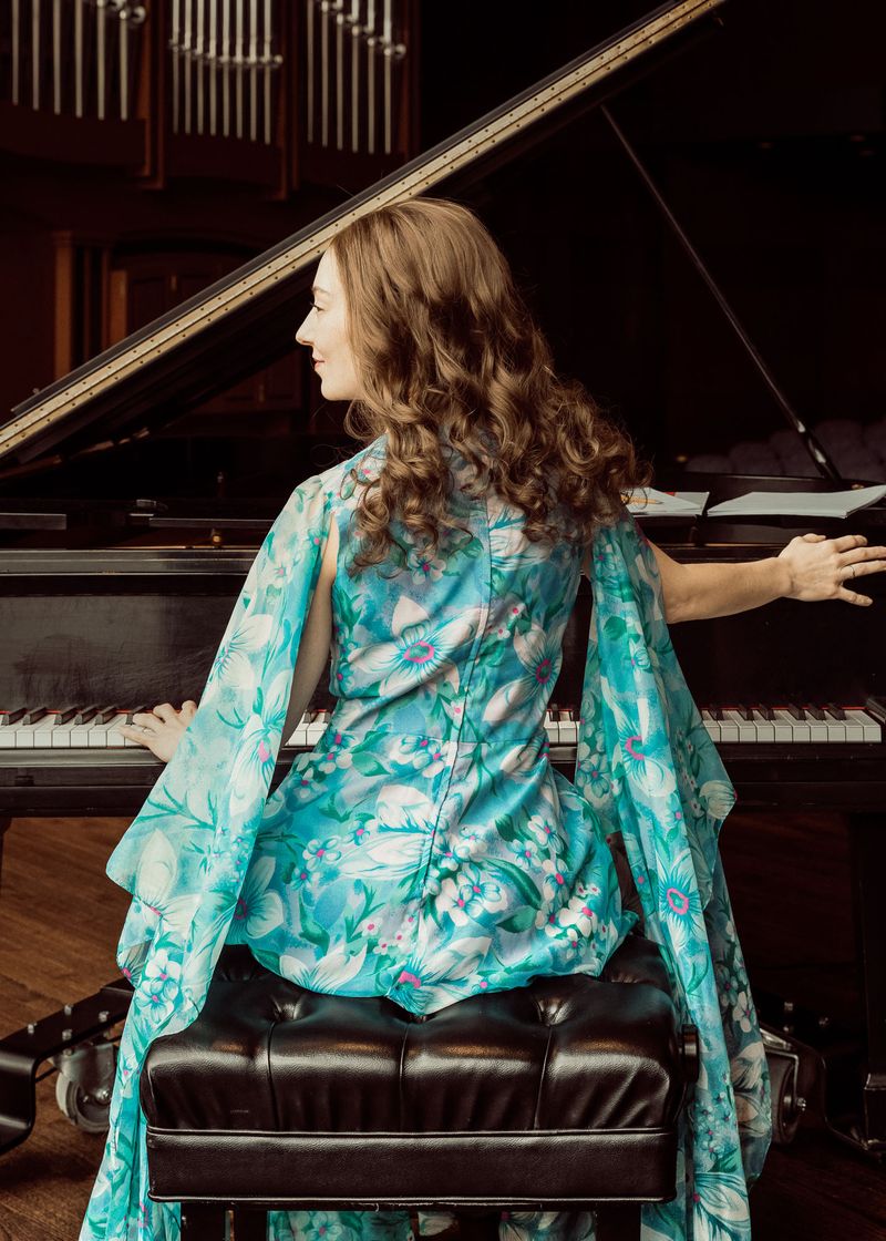 Photos: Meet Tiffany Topol The Star of BEAUTIFUL: THE CAROLE KING MUSICAL At Paramount Theatre — photo 3 of 4