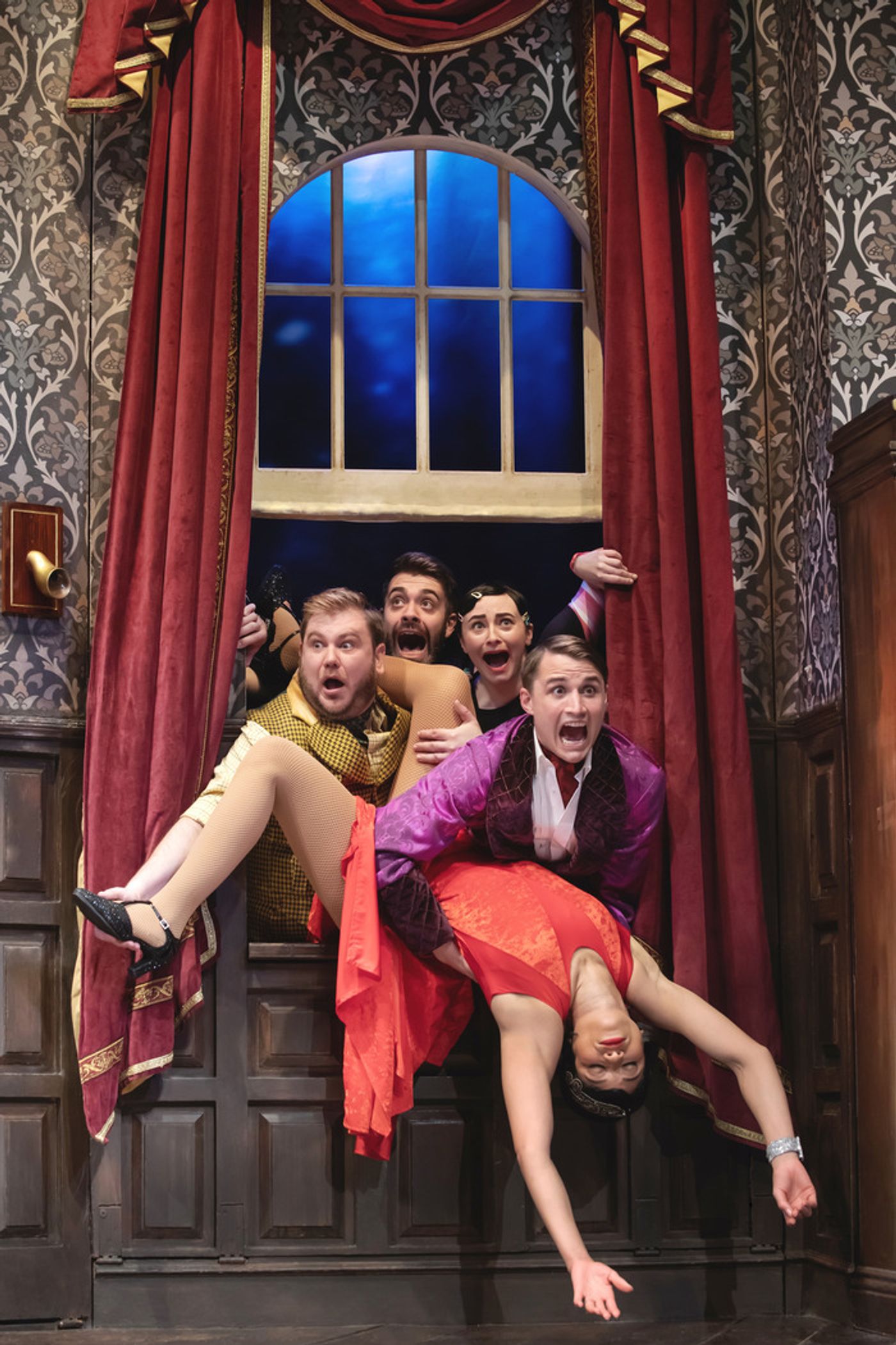 Photos: First Look at the New London Cast of THE PLAY THAT GOES WRONG  Image