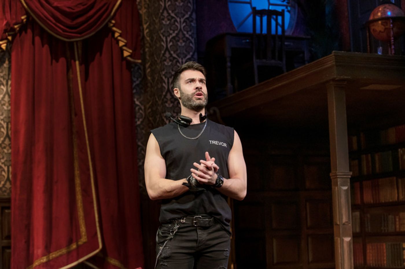 Photos: First Look at the New London Cast of THE PLAY THAT GOES WRONG  Image