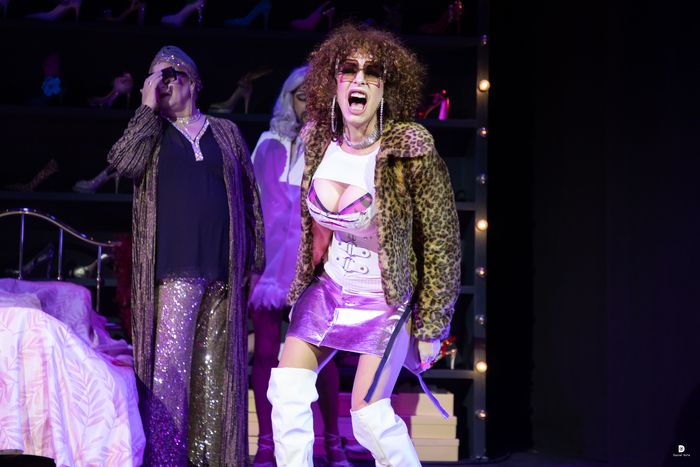 PHOTOS: No te pierdas las fotos de escena de LOS TACONES DE PAPÁ  Image