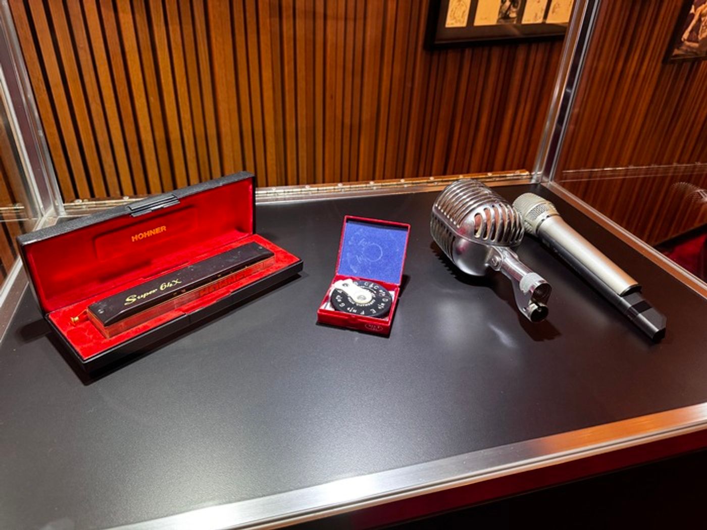 Photos: TONY BENNETT: A LIFE WELL LIVED Exhibition Open Ahead of Auction Photos: TONY BENNETT: A LIFE WELL LIVED Exhibition Open Ahead of Auction Image