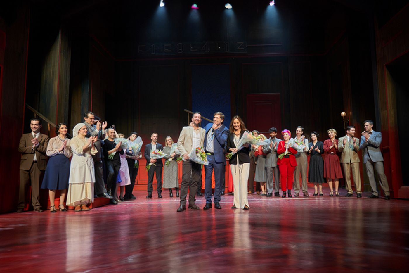 PHOTOS: EL TIEMPO ENTRE COSTURAS se estrena en La Latina  Image