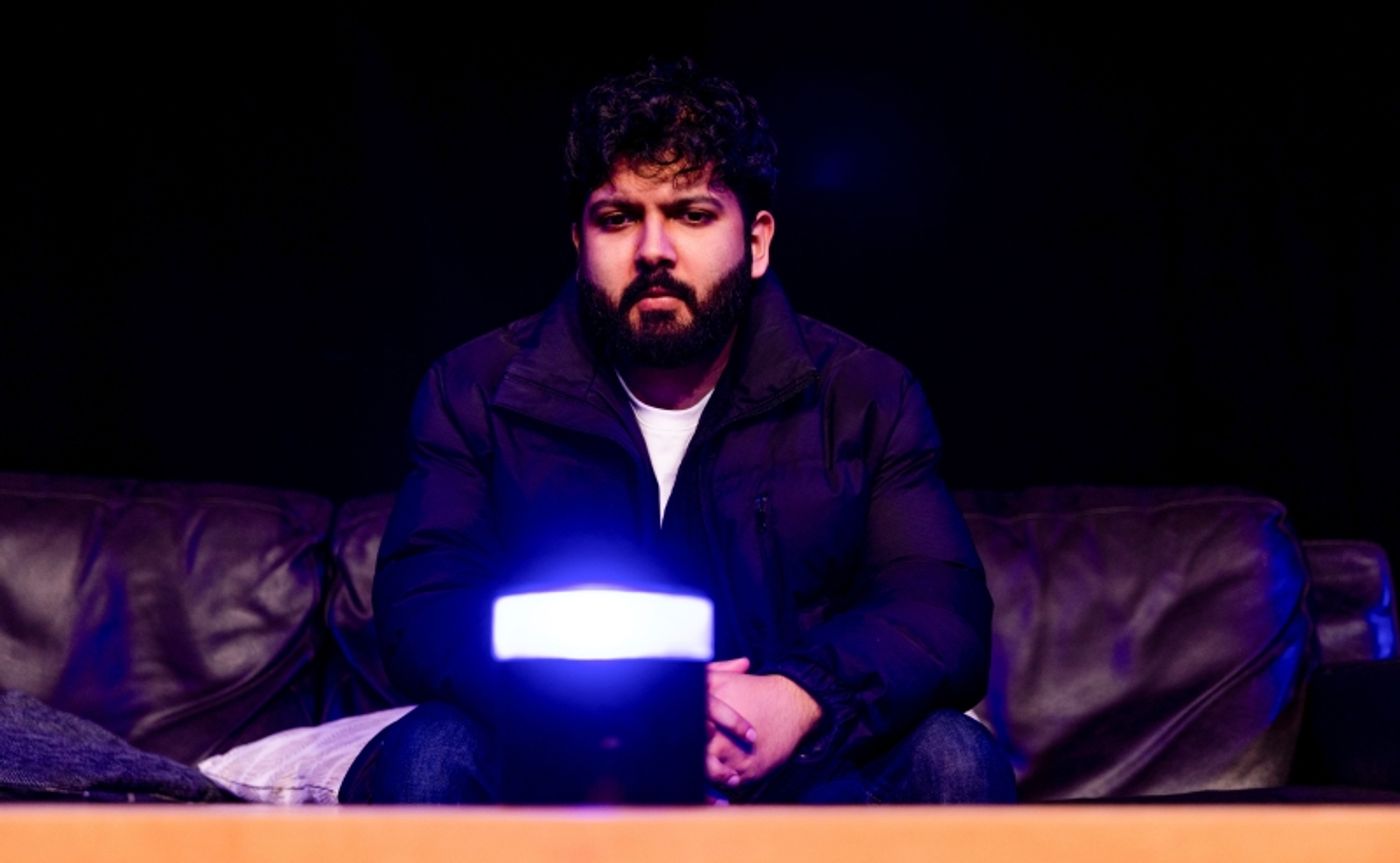 Review: ARTIFICIALLY YOURS, Riverside Studios  Image